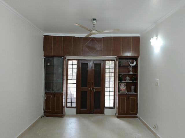 3 BHK Apartment in Sarita Vihar for rent New Delhi. The reference number is 19337933