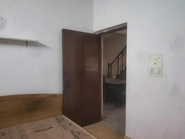 3 BHK Apartment in Sarita Vihar for rent New Delhi. The reference number is 19441633