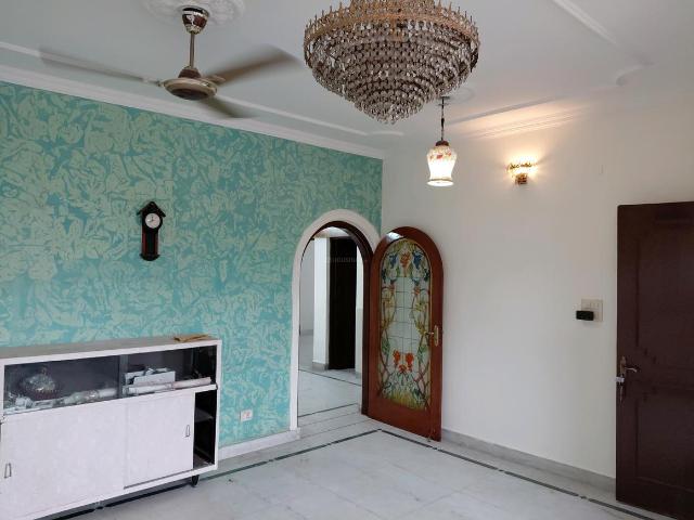 3 BHK Apartment in Sarita Vihar for rent New Delhi. The reference number is 19725437