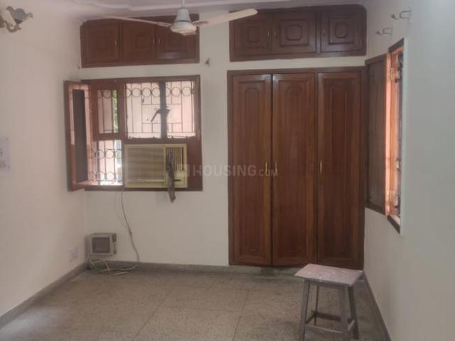 3 BHK Apartment in Sarita Vihar for rent New Delhi. The reference number is 20244375