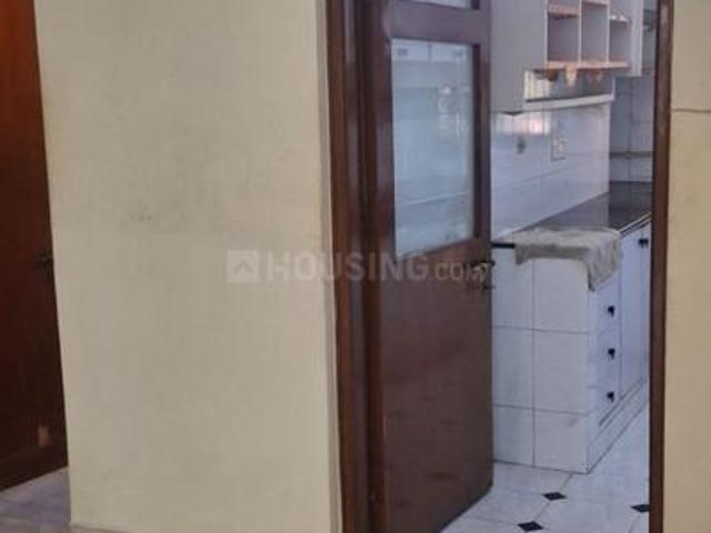 3 BHK Apartment in Sarita Vihar for rent New Delhi. The reference number is 20440075