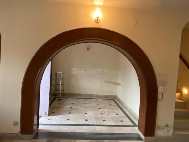 3 BHK Apartment in Sarita Vihar for rent New Delhi. The reference number is 20765740