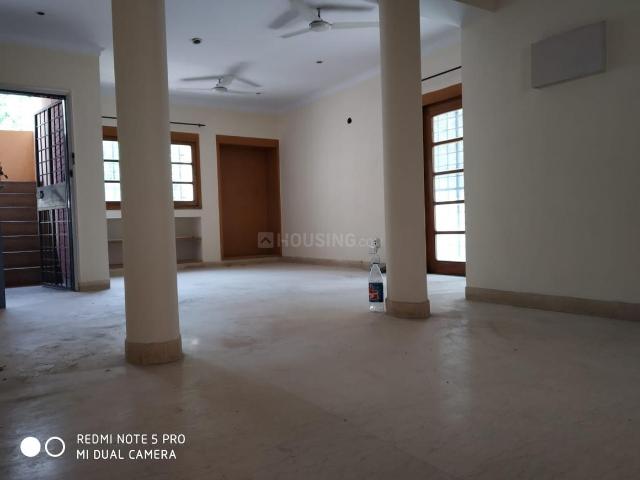 3 BHK Apartment in Sarita Vihar for resale New Delhi. The reference number is 19604994