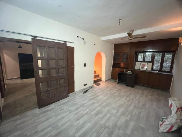 3 BHK Apartment in Sarita Vihar for resale New Delhi. The reference number is 19692257