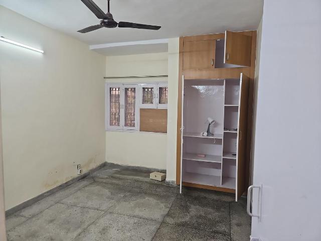 3 BHK Apartment in Sarita Vihar for resale New Delhi. The reference number is 19707364