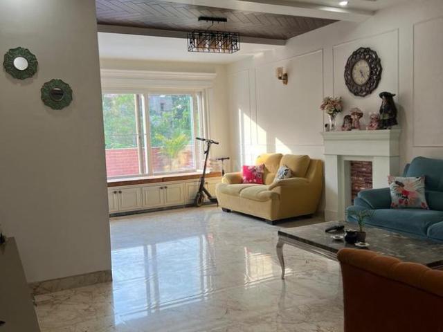 3 BHK Apartment in Sarita Vihar for resale New Delhi. The reference number is 20576220