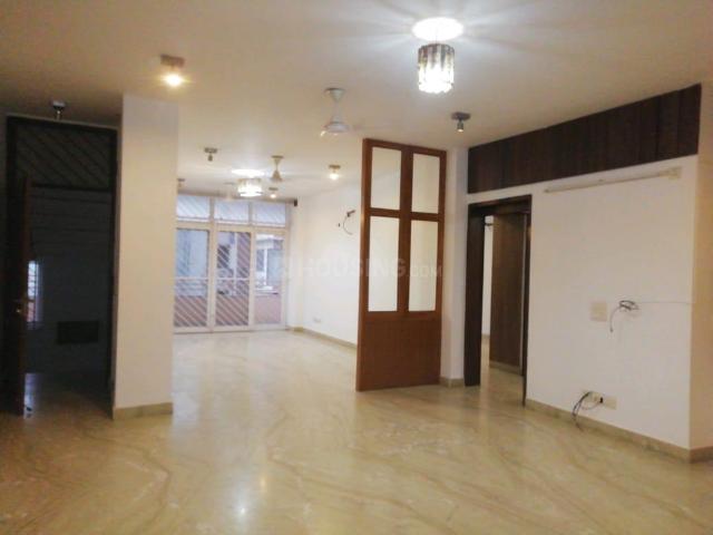 3 BHK Apartment in Sarita Vihar for resale New Delhi. The reference number is 21066456