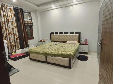 3 BHK Apartment in Sector 14 for rent Gurgaon. The reference number is 20392609