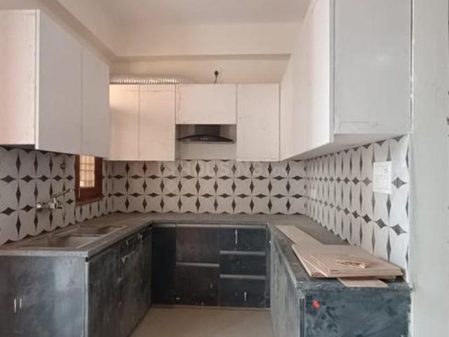 3 BHK Apartment in Sector 14 for resale Gurgaon. The reference number is 20060043
