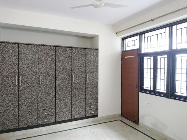 3 BHK Apartment in Sector 18 Dwarka for rent New Delhi. The reference number is 20929228