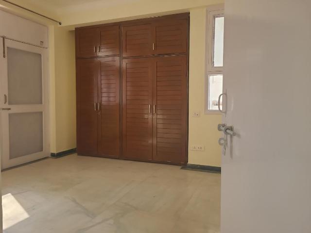 3 BHK Apartment in Sector 18 Dwarka for resale New Delhi. The reference number is 21134498