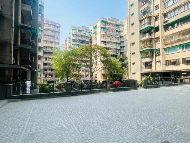 3 BHK Apartment in Sector 19 Dwarka for rent New Delhi. The reference number is 20208444