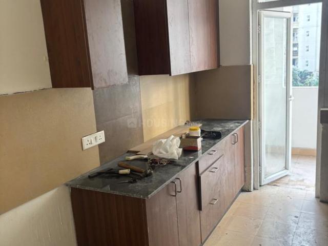 3 BHK Apartment in Sector 107 for rent Noida. The reference number is 19003570