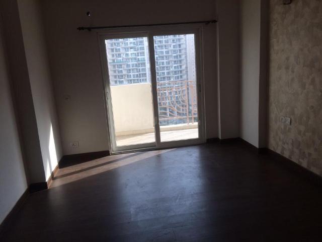 3 BHK Apartment in Sector 107 for rent Noida. The reference number is 21003936