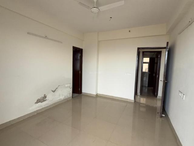 3 BHK Apartment in Sector 107 for rent Noida. The reference number is 21107026