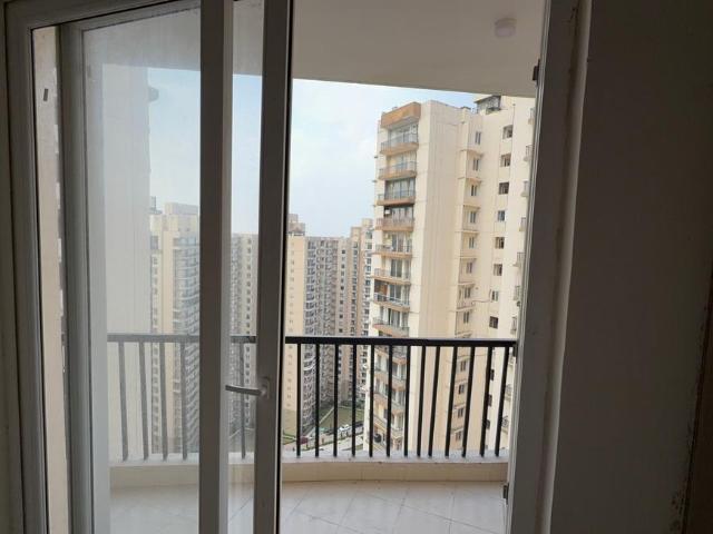3 BHK Apartment in Sector 107 for rent Noida. The reference number is 21116216