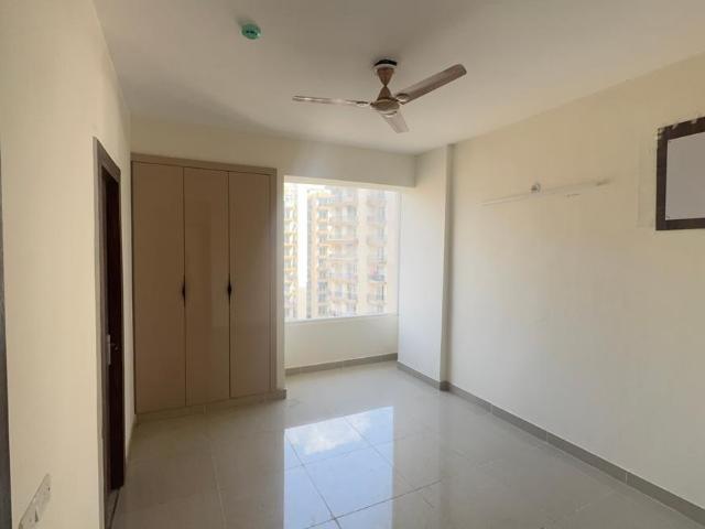 3 BHK Apartment in Sector 107 for rent Noida. The reference number is 21116300