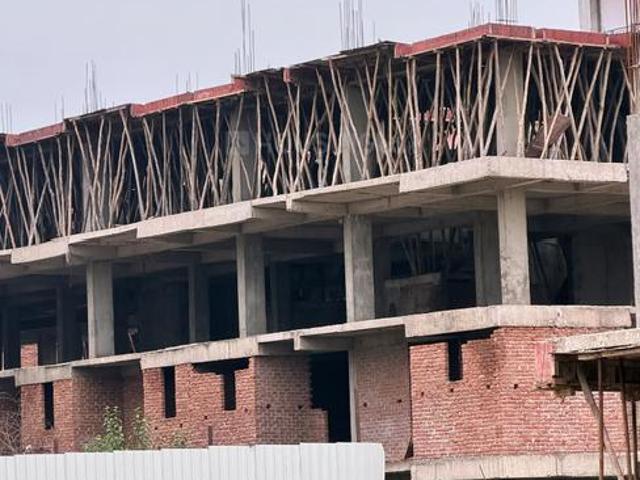 3 BHK Apartment in Sector 107 for resale Noida. The reference number is 20397927
