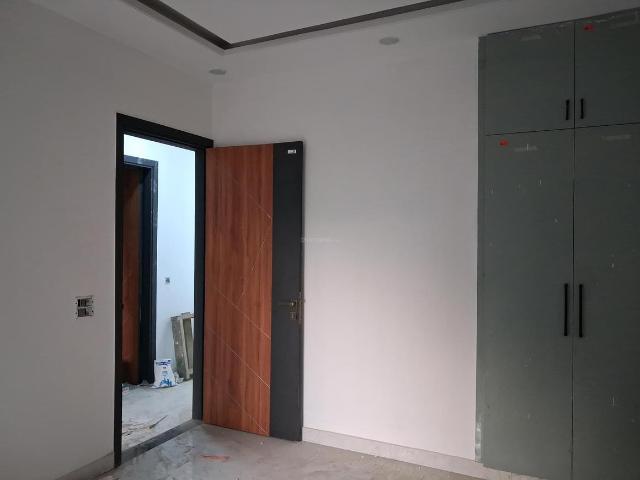 3 BHK Apartment in Sector 104 for resale Noida. The reference number is 21197317