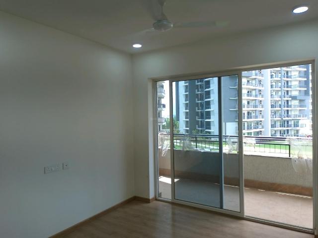 3 BHK Apartment in Sector 106 for resale Gurgaon. The reference number is 21041978