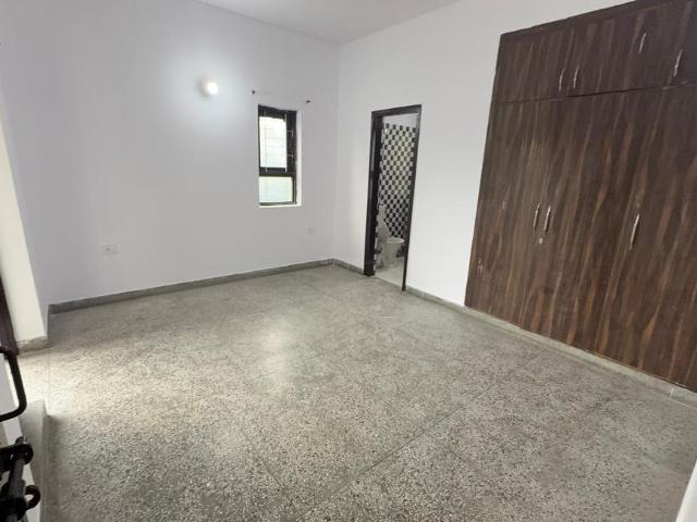 3 BHK Apartment in Sector 10A for rent Gurgaon. The reference number is 20841233