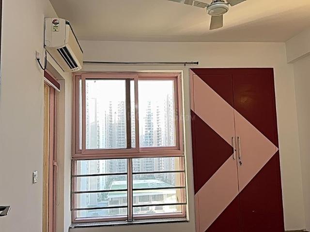 3 BHK Apartment in Sector 121 for rent Noida. The reference number is 19645098