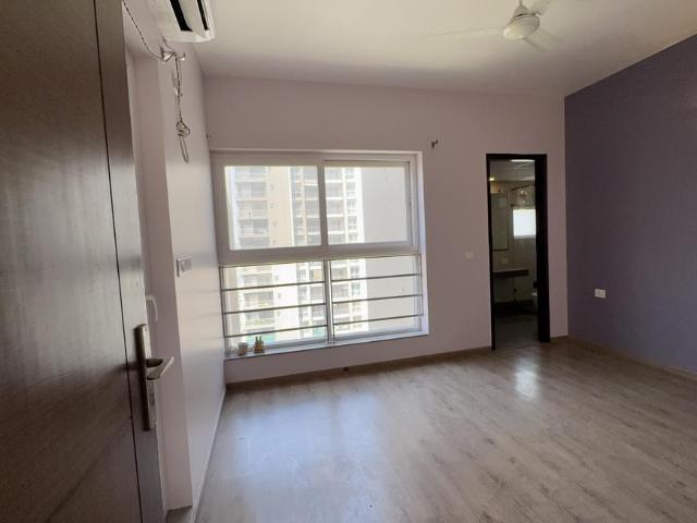 3 BHK Apartment in Sector 121 for rent Noida. The reference number is 20543909