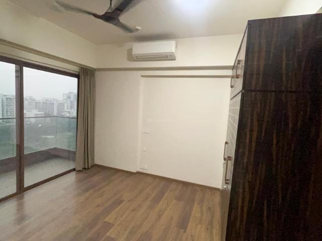 3 BHK Apartment in Sector 128 for rent Noida. The reference number is 21331224