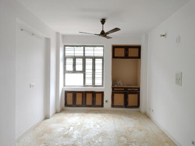 3 BHK Apartment in Sector 12 Dwarka for resale New Delhi. The reference number is 21009538