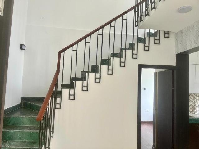 3 BHK Apartment in Sector 133 for rent Noida. The reference number is 21050210