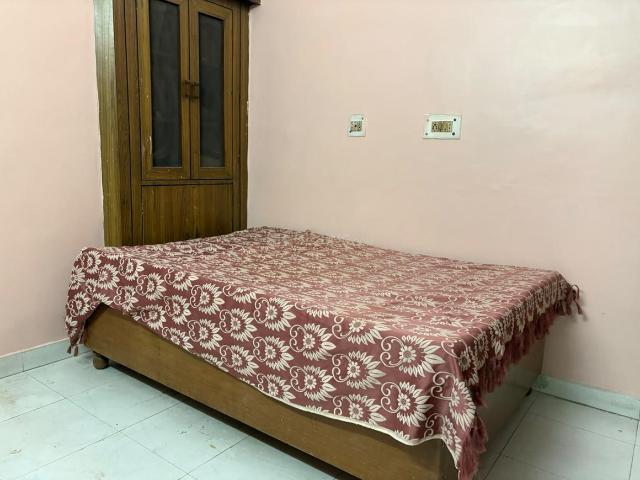 3 BHK Apartment in Sector 13 Rohini for rent New Delhi. The reference number is 21312845
