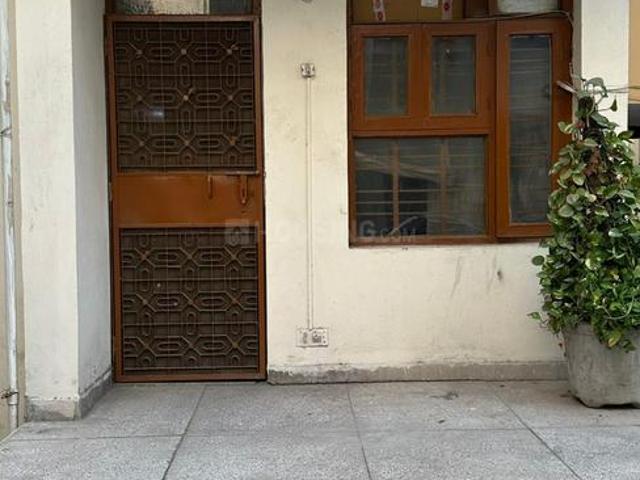 3 BHK Apartment in Sector 13 Rohini for resale New Delhi. The reference number is 13796386