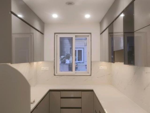 3 BHK Apartment in Sector 24 Rohini for resale New Delhi. The reference number is 18733762