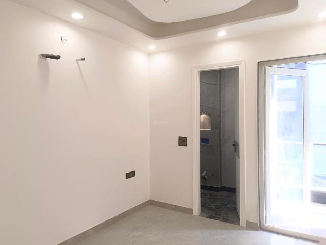 3 BHK Apartment in Sector 24 Rohini for resale New Delhi. The reference number is 21178420