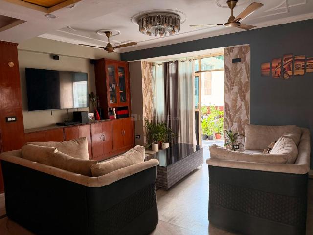 3 BHK Apartment in Sector 22 Dwarka for resale New Delhi. The reference number is 20975973