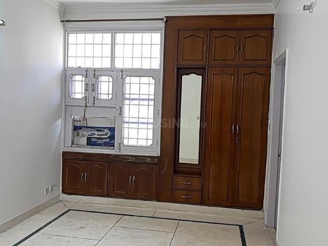 3 BHK Apartment in Sector 23 Dwarka for rent New Delhi. The reference number is 18313369