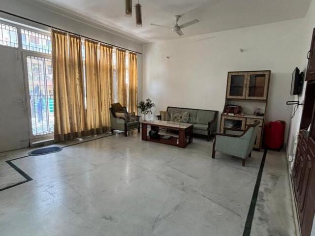 3 BHK Apartment in Sector 23 for rent Gurgaon. The reference number is 19916108