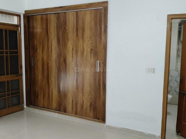 3 BHK Apartment in Sector 2 Dwarka for rent New Delhi. The reference number is 21074253