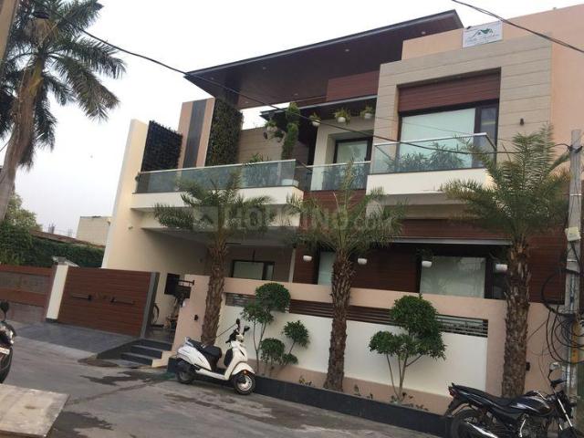 3 BHK Apartment in Sector 37 for rent Chandigarh. The reference number is 15479902