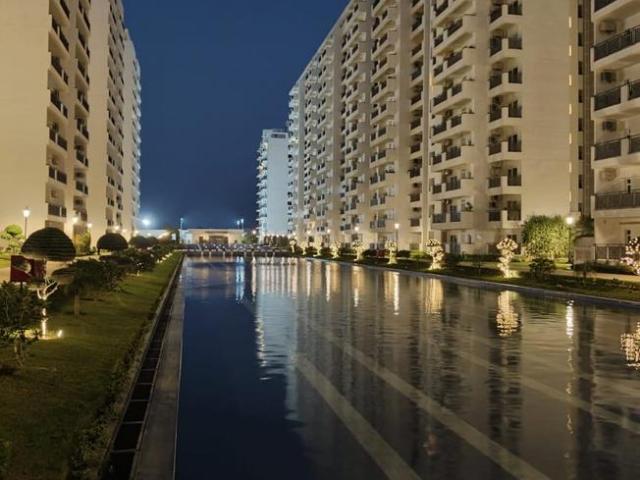 3 BHK Apartment in Sector 33 for rent Sohna. The reference number is 18873992
