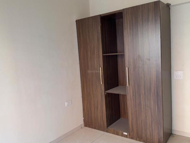 3 BHK Apartment in Sector 33 for rent Sohna. The reference number is 21135460