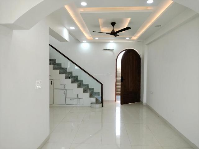 3 BHK Apartment in Sector 3 Dwarka for resale New Delhi. The reference number is 19527728