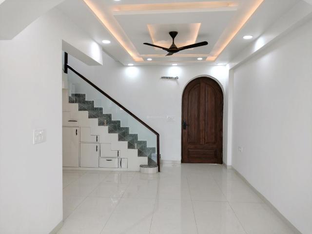 3 BHK Apartment in Sector 3 Dwarka for resale New Delhi. The reference number is 20136019