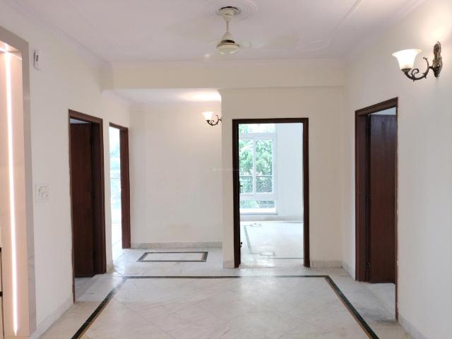 3 BHK Apartment in Sector 3 Dwarka for resale New Delhi. The reference number is 21152507