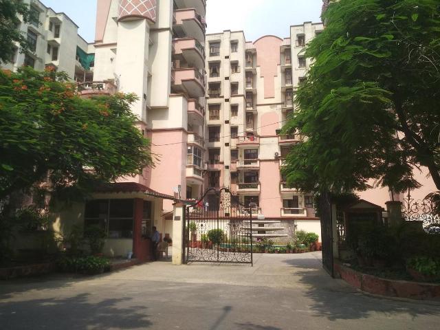 3 BHK Apartment in Sector 44 for rent Noida. The reference number is 21192259