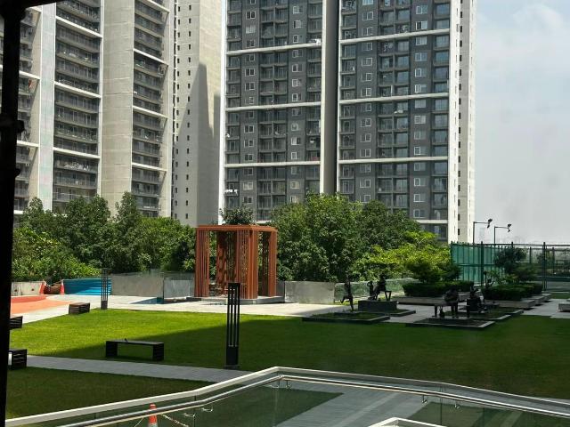 3 BHK Apartment in Sector 43 for rent Noida. The reference number is 21083604