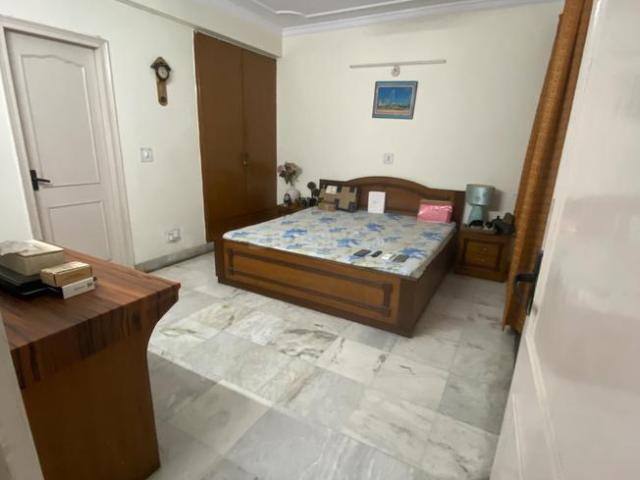 3 BHK Apartment in Sector 43 for rent Gurgaon. The reference number is 20501276