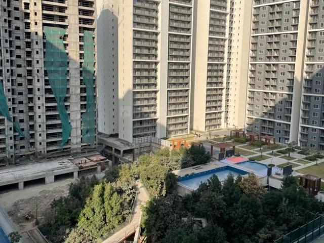 3 BHK Apartment in Sector 43 for resale Noida. The reference number is 18929195