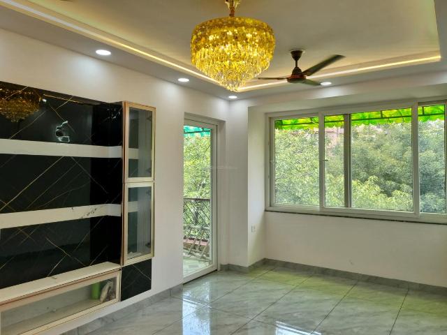 3 BHK Apartment in Sector 4 Dwarka for resale New Delhi. The reference number is 20514273