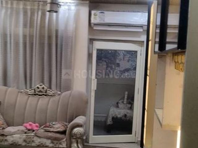 3 BHK Apartment in Sector 4 Rohini for resale New Delhi. The reference number is 21275200